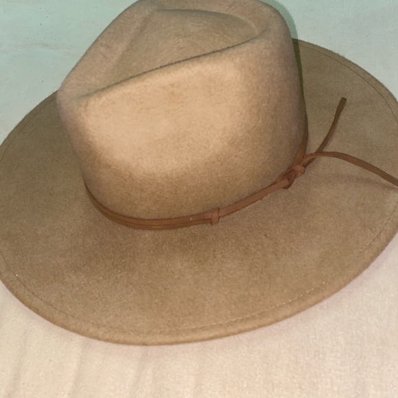 Tan fall hat - Picture 1 of 4